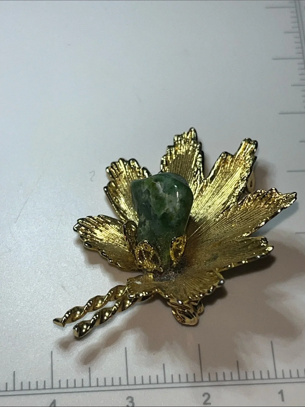 Vintage Gold Tone Maple Leaf Brooch Natural Nephrite Jade Stone Estate Pin